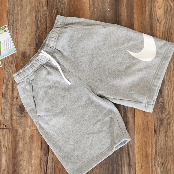 Nike-Men's Sportswear Club Short  Basketball Graphic - Picture 6 of 9